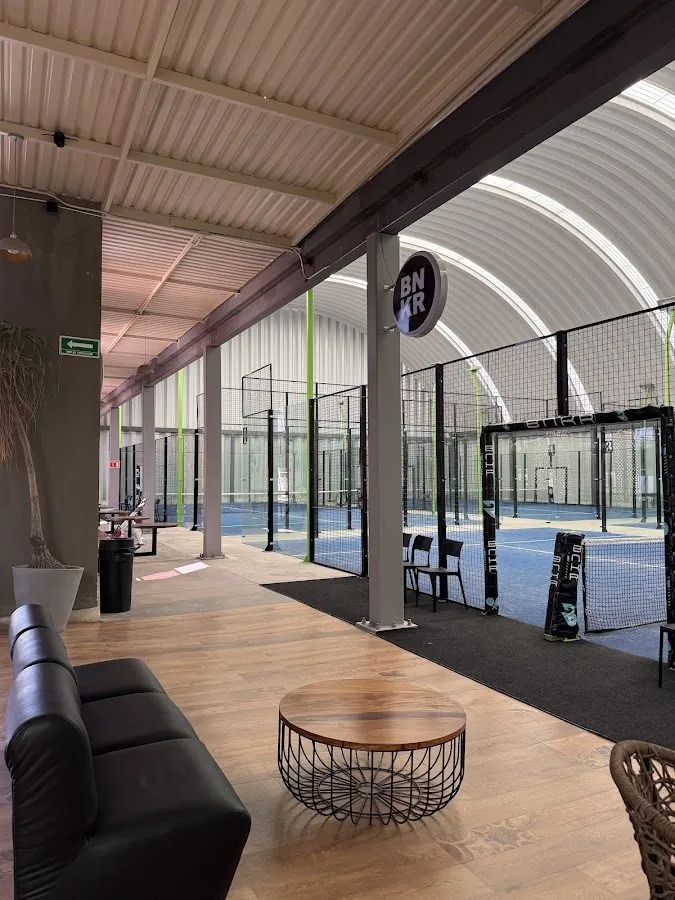 bnkr bunker club de padel p52 0720 1