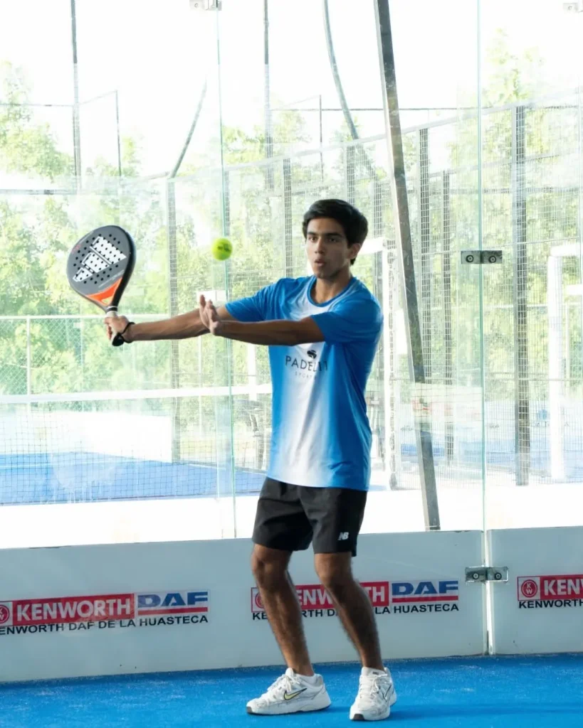 padel 11 11 p52 1016 1 819x1024