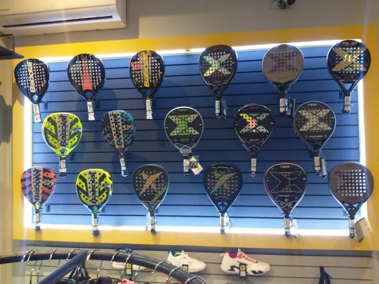 tienda de padel padelholic store p52 0960 1 768x576